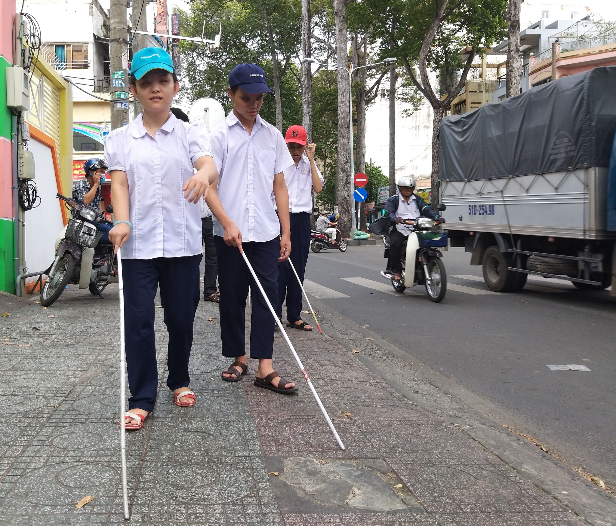 THÔNG BÁO- Tặng gậy dò đường cho người khiếm thị